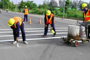 3 PHƯƠNG PHÁP THI CÔNG SƠN GIAO THÔNG TIÊU CHUẨN ĐƯỢC ÁP DỤNG TẠI VIỆT NAM